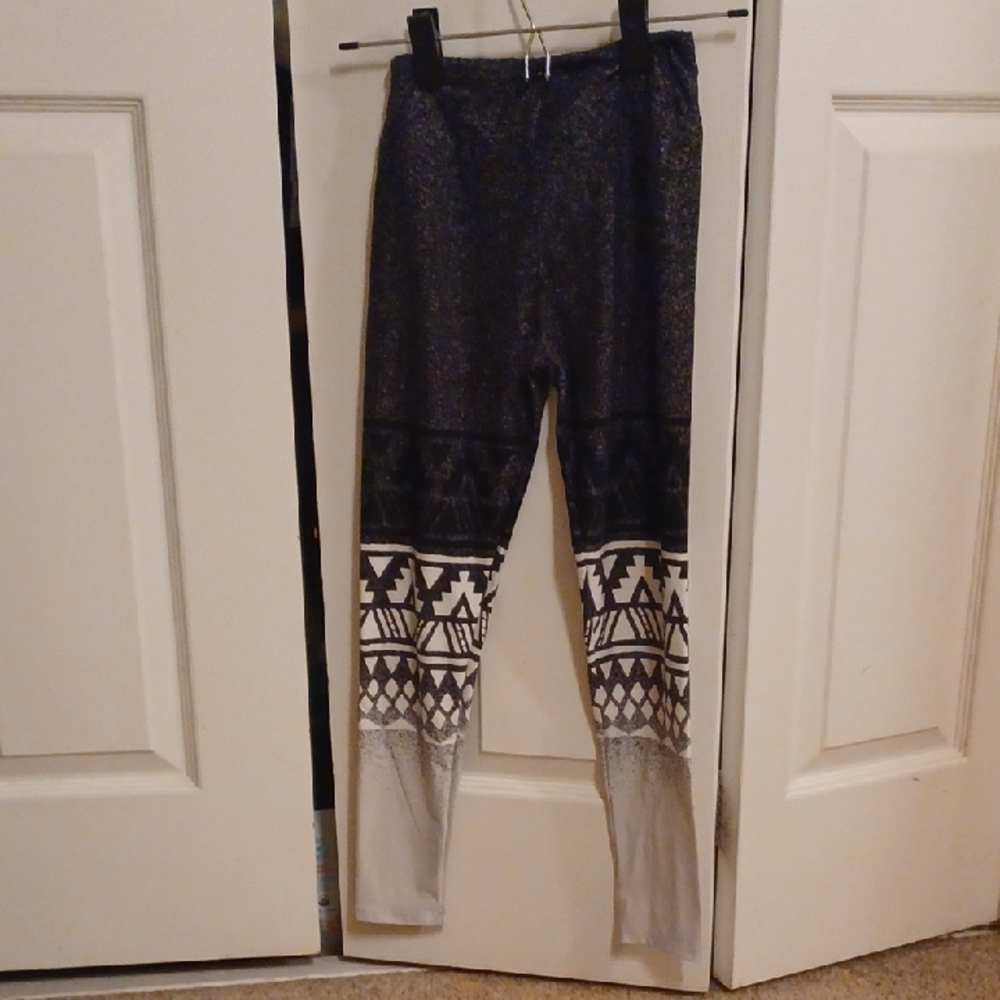 Kids/Tween Lularoe Patterned Black and White Leggings, Like New